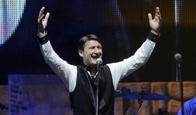 Zagreb, 081211.
Dvorana Arena Zagreb, koncert Tomislava Bralica i klape Intrade. Kao gosti su nastupili i Zorica Kondza, Nina Badric, Oliver Dragojevic i Toni Cetinski.
Na fotografiji: Tomislav Bralic.
Foto: Admir Buljubasic / CROPIX