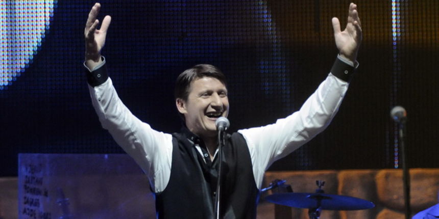 Zagreb, 081211.
Dvorana Arena Zagreb, koncert Tomislava Bralica i klape Intrade. Kao gosti su nastupili i Zorica Kondza, Nina Badric, Oliver Dragojevic i Toni Cetinski.
Na fotografiji: Tomislav Bralic.
Foto: Admir Buljubasic / CROPIX