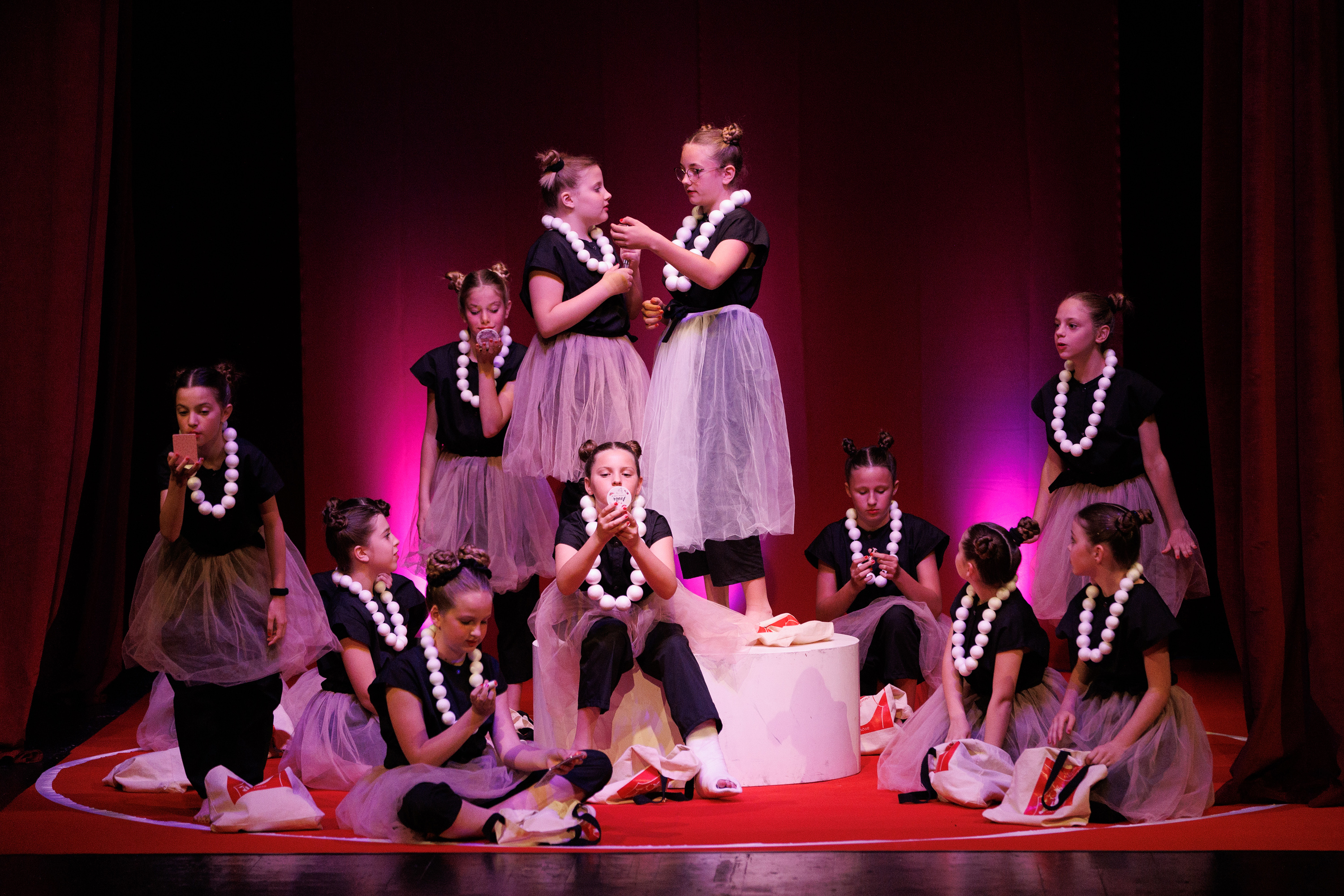 Igrajmo se: Zabranjeno mlađima od 15 strana A