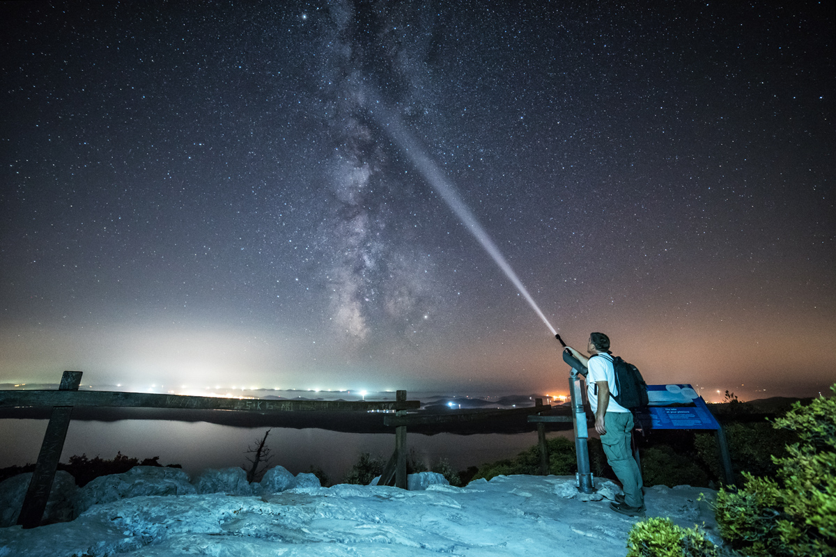 Spektakularno noćno nebo nad Vranskim jezerom Spektakularno noćno nebo nad Vranskim jezerom