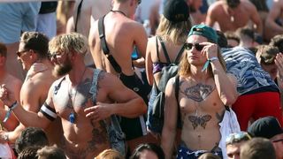 Zrće: Prvi dan Hideout festivala privukao nekoliko tisuća turista, Photo: Dalibor Urukalovic/PIXSELL Zrće: Prvi dan Hideout festivala privukao nekoliko tisuća turista, Photo: Dalibor Urukalovic/PIXSELL