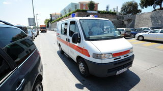 Zadar, 270712.
Stanari tzv. Galicevih zgrada u Diklu su nakon posjete gradonacelniku odrzali prosvjed blokirajuci promet u centru grada na pjesackom prijelazu koji s mosta vodi u stari dio grada. Promet je bio blokiran pola sata prema najavi stanara. Razl