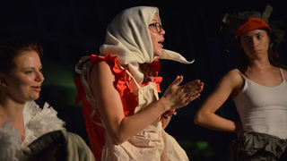 Ružno pače u izvedbi Dragon Teatra Ružno pače u izvedbi Dragon Teatra