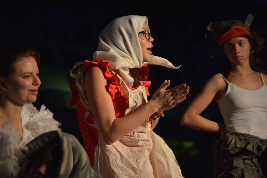 Ružno pače u izvedbi Dragon Teatra Ružno pače u izvedbi Dragon Teatra