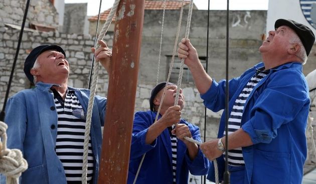 Murter: Po jakoj buri održana je tredicionalna 18. regata Latinsko idro – Murter 2015.  Photo: Duško Jaramaz/PIXSELL