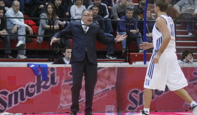 Zagreb, 070112.Dvorana Drazen Petrovic.Kosarkaska utakmica ABA lige, Cibona – Radnicki.Na slici: trener Cibone Jasmin Repesa.Foto: Goran Mehkek / Cropix