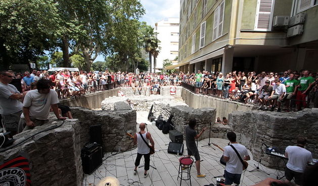 Glazbeno jutro u Stomorici: Psihomodopop i Luka Belani  foto: Angelo Virag