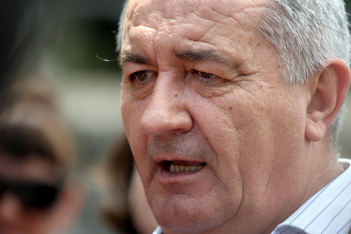 Zadar, 080513.
Gazenica. Prosvjed radnica Adrie u Gazenici koje traze 9 neisplacenih placa ili otpremnine.
Na fotografiji Ivica Blazevic predstavnik PP Div-a.
Foto: Jure Miskovic / CROPIX Zadar, 080513.
Gazenica. Prosvjed radnica Adrie u Gazenici koje traze 9 neisplacenih placa ili otpremnine.
Na fotografiji Ivica Blazevic predstavnik PP Div-a.
Foto: Jure Miskovic / CROPIX