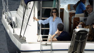 Prigradica, otok Korcula , 270911.
Glumica Penelope Cruz snimljena prilikom ukrcaja u brod Majsan marke Beneteau Antares 10,80  koji ju prebacuje na svjetionik Plocica na snimanje filma” Venuto al mondo”.
Foto: Tom Dubravec /  CROPIX