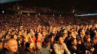 Split, 180311.
Spaladium Arena.
Koncert Bajaga u splitskoj Spaladium Areni ispunio je ocekivanja i dvorana je bila gotovo puna.
Foto: Paun Paunovic / CROPIX Split, 180311.
Spaladium Arena.
Koncert Bajaga u splitskoj Spaladium Areni ispunio je ocekivanja i dvorana je bila gotovo puna.
Foto: Paun Paunovic / CROPIX