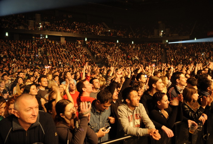 Split, 180311.
Spaladium Arena.
Koncert Bajaga u splitskoj Spaladium Areni ispunio je ocekivanja i dvorana je bila gotovo puna.
Foto: Paun Paunovic / CROPIX Split, 180311.
Spaladium Arena.
Koncert Bajaga u splitskoj Spaladium Areni ispunio je ocekivanja i dvorana je bila gotovo puna.
Foto: Paun Paunovic / CROPIX