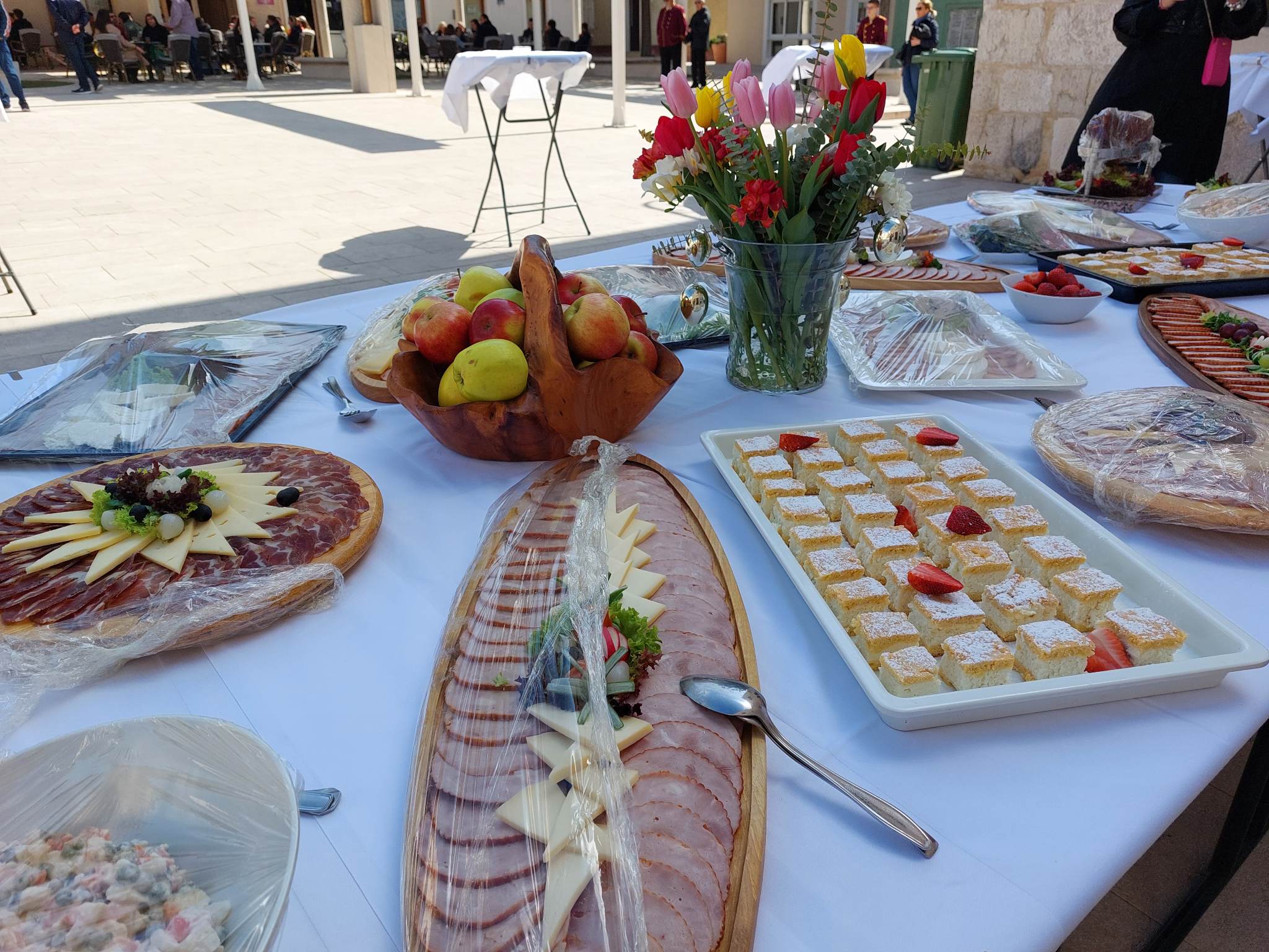 uskršnji doručak u Gradu Pagu