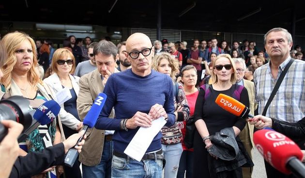 Studenti su pokusali uci na sjednicu Fakultetskog vijeca, ali je dekan Filozofskog fakulteta Vlatko Perisic to onemogucio postavivsi zastitare na fakultetu. Profesor Nenad Ivic. Photo: Goran Stanzl/PIXSELL