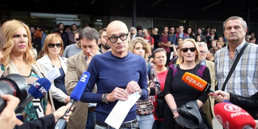 Studenti su pokusali uci na sjednicu Fakultetskog vijeca, ali je dekan Filozofskog fakulteta Vlatko Perisic to onemogucio postavivsi zastitare na fakultetu. Profesor Nenad Ivic. Photo: Goran Stanzl/PIXSELL