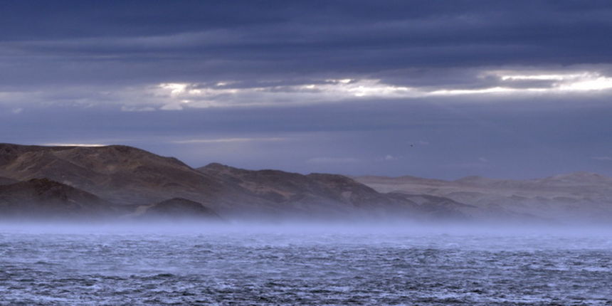 Karlobag, 071011.
Od 19.10 sati zbog bure je prekinut promet na autocesti A1 izmedju cvorova Maslenica i Gornja Ploca.
Na slici: valovito more uslijed bure.
Foto: Jure Miskovic / CROPIX Karlobag, 071011.
Od 19.10 sati zbog bure je prekinut promet na autocesti A1 izmedju cvorova Maslenica i Gornja Ploca.
Na slici: valovito more uslijed bure.
Foto: Jure Miskovic / CROPIX