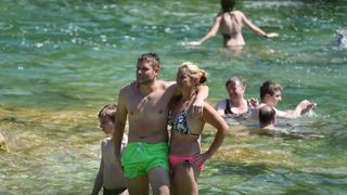 Rješenje za osvježenje: Kupanje u ledenoj rijeci Krki u NP Krka. Photo: Hrvoje Jelavić/PIXSELL