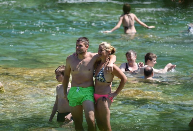 Rješenje za osvježenje: Kupanje u ledenoj rijeci Krki u NP Krka. Photo: Hrvoje Jelavić/PIXSELL