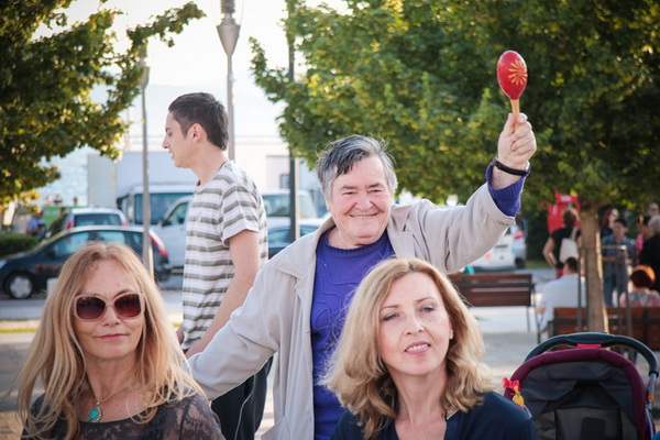 Glazbeno scenski nastup “Iskra ljubavi za mir” i grupna meditacija na Forumu
