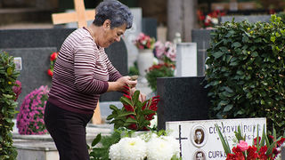 Gradsko groblje uoči blagdana Svih svetih (foto:Saša Čuka) Gradsko groblje uoči blagdana Svih svetih (foto:Saša Čuka)