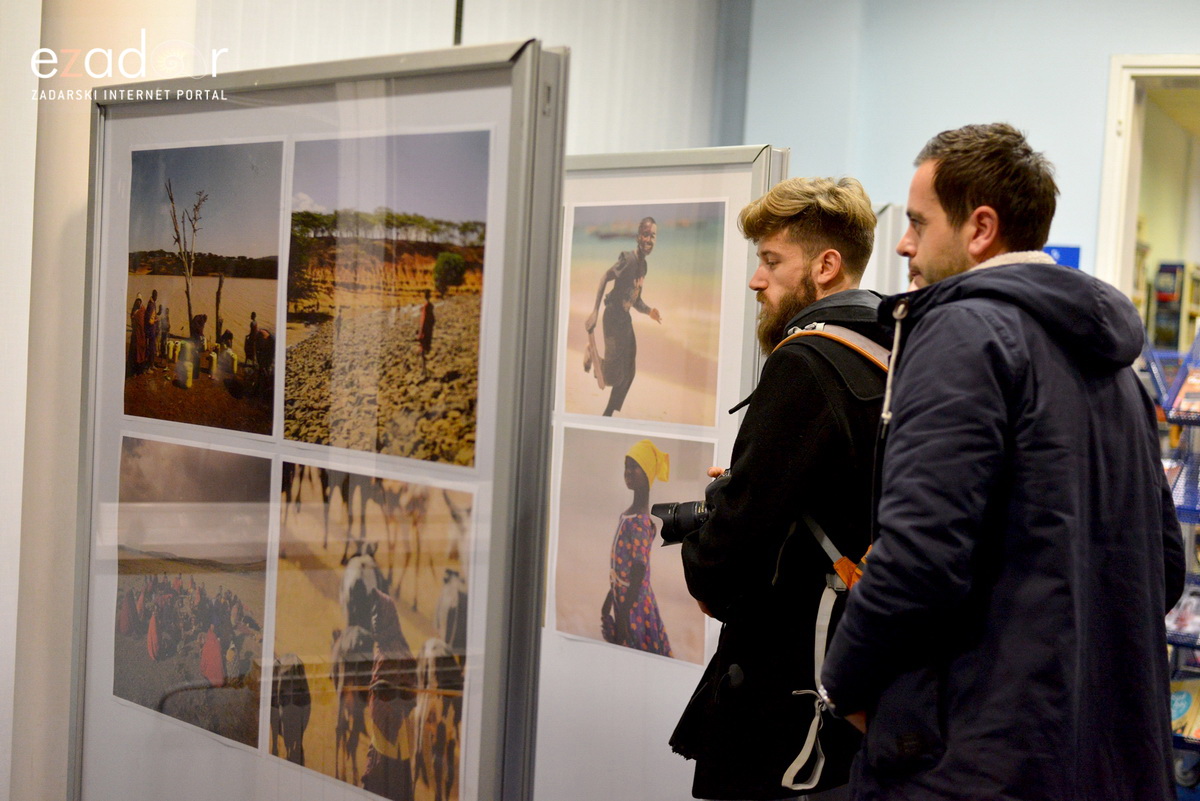 Gradska knjižnica Zadar: Otvorenje izložbe fotografija “Afrika na kvadrat” autora Filipa Brale Gradska knjižnica Zadar: Otvorenje izložbe fotografija “Afrika na kvadrat” autora Filipa Brale