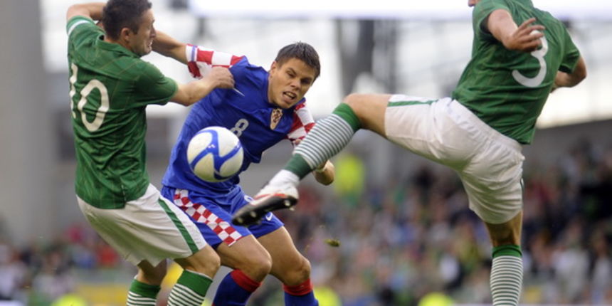 Dublin, 100811.
Aviva Arena Stadion.
Prijateljska nogometna utakmica izmedju Irske i Hrvatske.
Na slici: Ognjen Vukojevic izmedju dva irska igraca.
Foto: Drago Sopta / CROPIX Dublin, 100811.
Aviva Arena Stadion.
Prijateljska nogometna utakmica izmedju Irske i Hrvatske.
Na slici: Ognjen Vukojevic izmedju dva irska igraca.
Foto: Drago Sopta / CROPIX