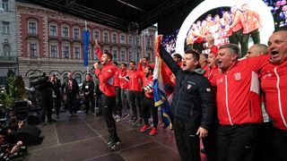Zlatne tenisače na Trgu bana Josipa Jelačića dočekale tisuće navijača Zlatne tenisače na Trgu bana Josipa Jelačića dočekale tisuće navijača
