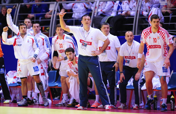 Vrsac, 160112.
Europsko prvenstvo u rukometu u Srbiji.
Prvo kolo, utakmica izmedju Hrvatske i Islanda.
Na slici: klupa hrvatske reprezentacije.
Foto: Drazen Aleksic / CROPIX Vrsac, 160112.
Europsko prvenstvo u rukometu u Srbiji.
Prvo kolo, utakmica izmedju Hrvatske i Islanda.
Na slici: klupa hrvatske reprezentacije.
Foto: Drazen Aleksic / CROPIX