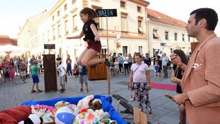 Šesti dan Špancirfesta, nastup uličnih performera Jesters Šesti dan Špancirfesta, nastup uličnih performera Jesters