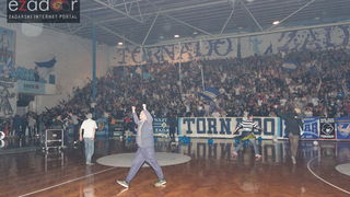 Humanitarno gledanje utakmice Zadar-Cibona (85-84) u Jazinama Humanitarno gledanje utakmice Zadar-Cibona (85-84) u Jazinama