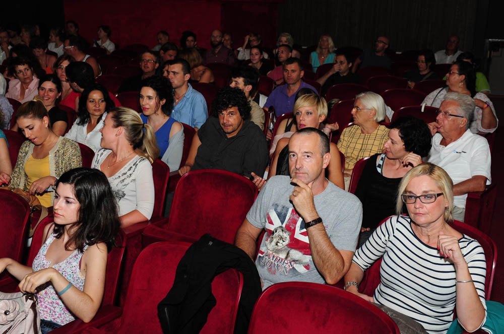 Zadar, .24.07.2012. snimio: Nenad Marčev
Brasil acoustic
Magda Mendes – vokal
Marcelo Godoy – vokal & akustična gitara
Nelson Latif – cavaquinho & akustična gitara
Gosti:
Renato Švorinić, bas,
Jadran Dučić Čićo, bubnjevi
Nebojša, ha Zadar, .24.07.2012. snimio: Nenad Marčev
Brasil acoustic
Magda Mendes – vokal
Marcelo Godoy – vokal & akustična gitara
Nelson Latif – cavaquinho & akustična gitara
Gosti:
Renato Švorinić, bas,
Jadran Dučić Čićo, bubnjevi
Nebojša, ha