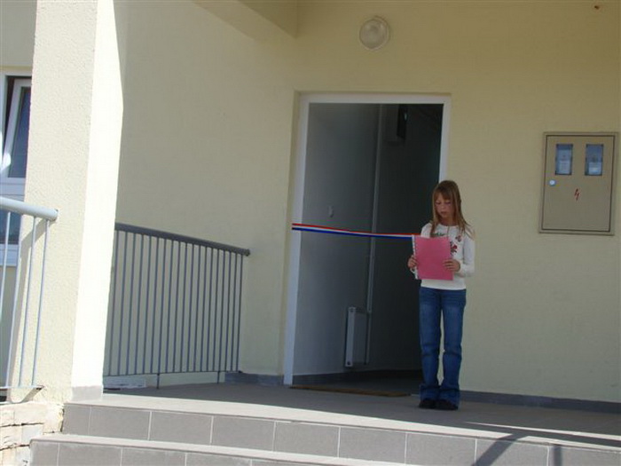 Svecano otvorenje obnovljenih podrucnih skola u Rastevicu i Bukovicu Svecano otvorenje obnovljenih podrucnih skola u Rastevicu i Bukovicu