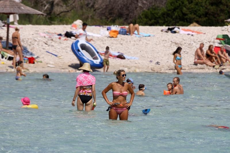 Ljetni dana na dugootočkoj plaži Sakarun, biseru Mediterana s prekrasnim tirkiznim morem, Foto: Filip Brala/PIXSELL Ljetni dana na dugootočkoj plaži Sakarun, biseru Mediterana s prekrasnim tirkiznim morem, Foto: Filip Brala/PIXSELL