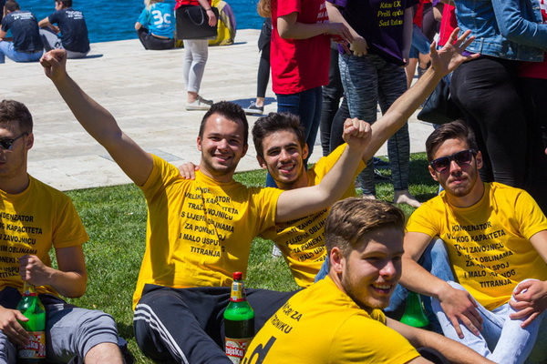 Ludijada maturanata na zadarskoj rivi 17. svibnja 2016. Foto: Bojan Bogdanić