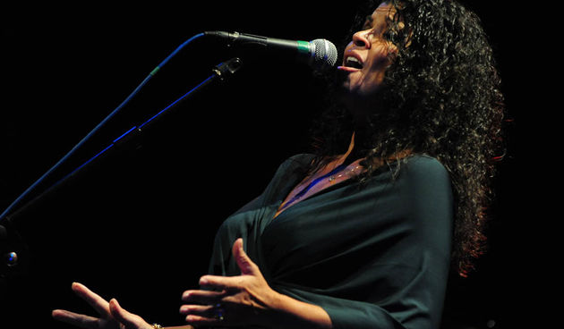 Zadar, 16.4.2012. snimio: Nenad Marčev
Bossa Nova Stories 
(Brazil-Francuska)
CATIA WERNECK-vokal 
Vincent BIDAL, klavir
Loїc PONTIEUX, bubnjevi
Renato ŠVORINIĆ, bas gitara 
Dvorana HNK 
koncertnim pretplatnicima na dar