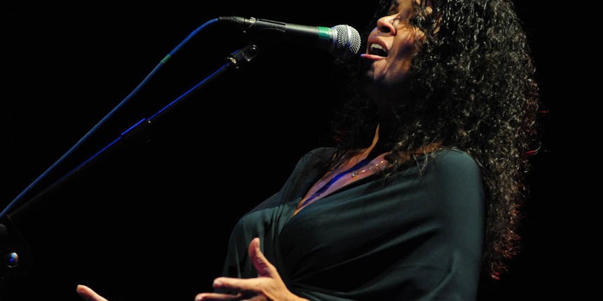 Zadar, 16.4.2012. snimio: Nenad Marčev
Bossa Nova Stories
(Brazil-Francuska)
CATIA WERNECK-vokal
Vincent BIDAL, klavir
Loїc PONTIEUX, bubnjevi
Renato ŠVORINIĆ, bas gitara
Dvorana HNK
koncertnim pretplatnicima na dar Zadar, 16.4.2012. snimio: Nenad Marčev
Bossa Nova Stories
(Brazil-Francuska)
CATIA WERNECK-vokal
Vincent BIDAL, klavir
Loїc PONTIEUX, bubnjevi
Renato ŠVORINIĆ, bas gitara
Dvorana HNK
koncertnim pretplatnicima na dar