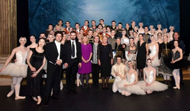 Predsjednica i ansambl