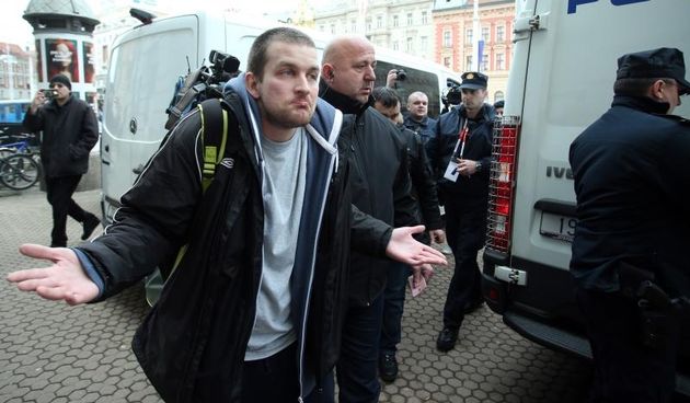 28.02.2015., Zagreb – Inicijativa Ujedinjeni protiv fasizma organizirala prosvjed koji se odrzao na Trgu bana Josipa Jelacica. Jedan od prosvjednika je priveden. Photo: Sanjin Strukic/PIXSELL