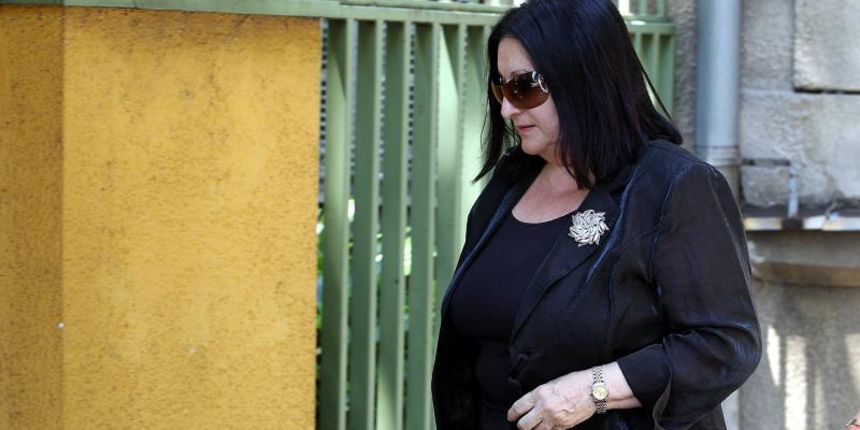 Zagreb – Vinka Cetinski u pratnji svog odvjetnika Ljubise Drageljevica dolazi na sud svjedociti protiv svog knjigovodje, na Opcinski kazneni sud u Zagrebu. Photo: Zagreb – Vinka Cetinski u pratnji svog odvjetnika Ljubise Drageljevica dolazi na sud svjedociti protiv svog knjigovodje, na Opcinski kazneni sud u Zagrebu. Photo: