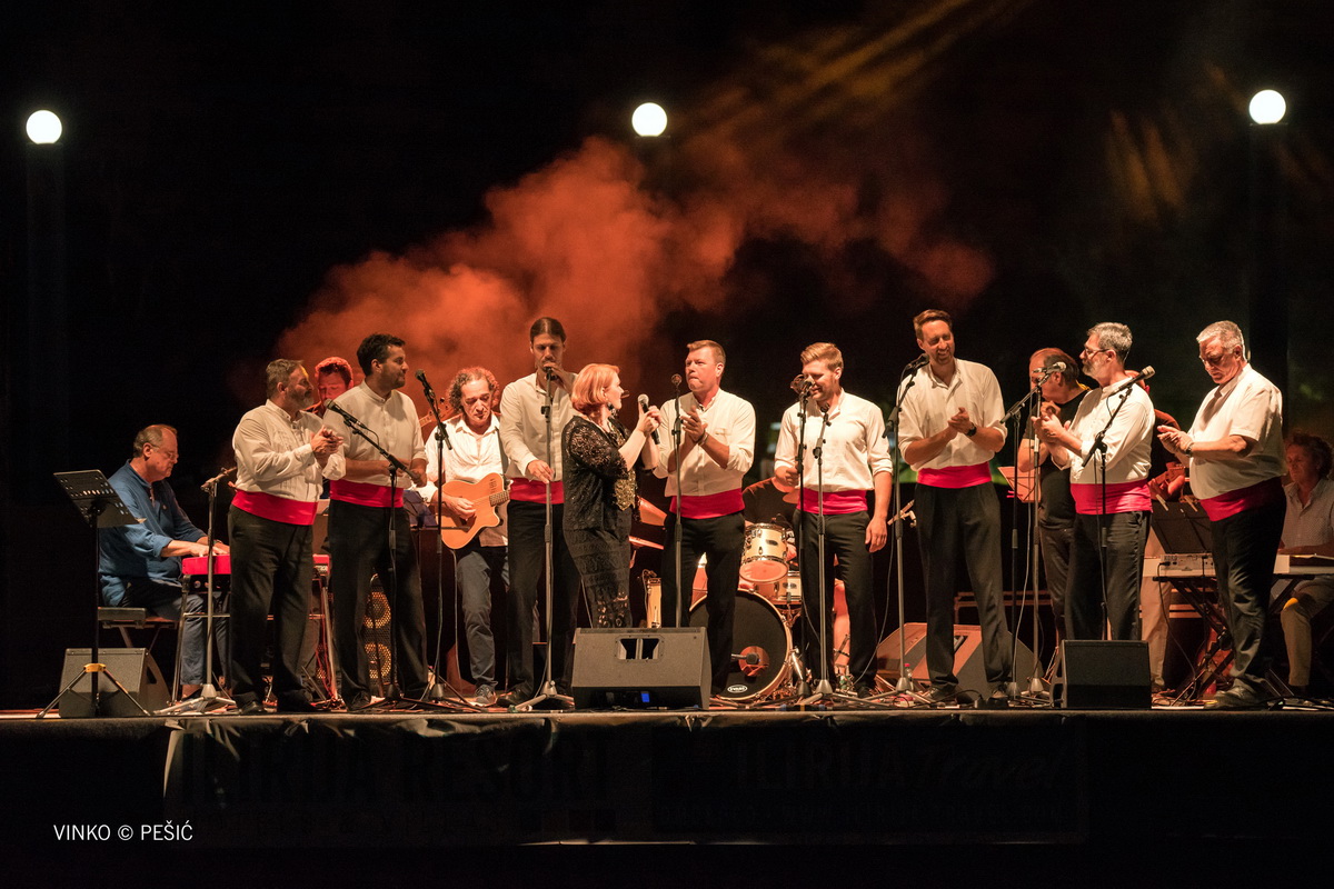 Zorica Kondža i klapa Cambi @ bazen Ilirije u Biogradu