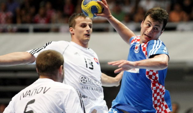 Zadar, 170609 Dvorana u Visnjiku. Kvalifikacije za Europsko prvenstvo u rukometu koje ce se odrzati u Austriji 2010.  Rukometna utakmica Hrvatska – Slovacka. Na fotografiji: Domagoj Duvnjak. Foto: Vladimir Ivanov / CROPIX