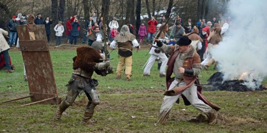 Donja Stubica – Uprizorenje Bitke kod Stubice, povodom 441. obljetnice Seljacke bune. Prikazana je jedna od prvih borba seljaka predvodjenih Matijom Gubcem protiv vojske Franje Tahija u kojoj su seljaci osvojili utvrdu Franje Tahija. Photo: Matija Topolov Donja Stubica – Uprizorenje Bitke kod Stubice, povodom 441. obljetnice Seljacke bune. Prikazana je jedna od prvih borba seljaka predvodjenih Matijom Gubcem protiv vojske Franje Tahija u kojoj su seljaci osvojili utvrdu Franje Tahija. Photo: Matija Topolov