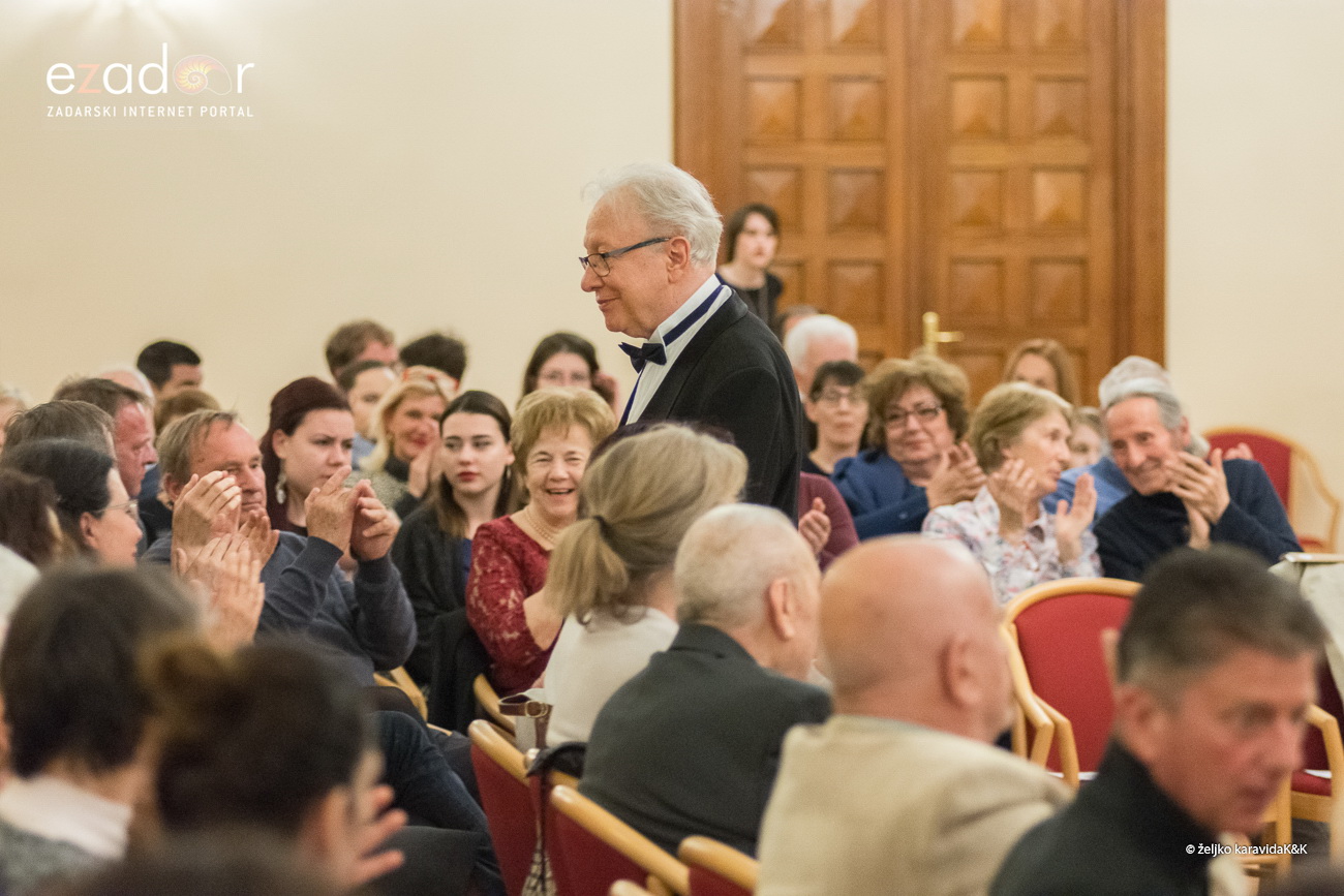“Glazbena fantazija” Zadarskog komornog orkestra u Svečanoj dvorani Sveučilišta u Zadru. Solist Berislav Šipuš na klaviru, pod ravnanjem maestra Pavla Dešpalja “Glazbena fantazija” Zadarskog komornog orkestra u Svečanoj dvorani Sveučilišta u Zadru. Solist Berislav Šipuš na klaviru, pod ravnanjem maestra Pavla Dešpalja