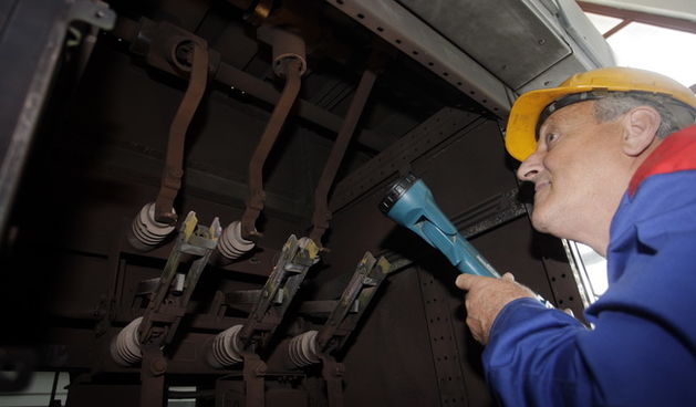 Varazdin, 060510. Varazdin je jutros na oko sat vremena ostao bez struje. Doslo je do kvara na 110 kV trafostanici, kako nesluzbeno doznajemo uzrok kvara je kratki spoj kojeg je izazvala zivotinja koja je usla u postrojenje. Radnici HEP-a brzom su interve