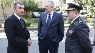 Zagreb, 020811.
Stanciceva ulica.
Ministarstvo obrane.
Podjela priznjanja i promaknuca hrvatskim casnicima povodom obiljezavanja akcije oluja.
Odlikovanja i promaknuca podjelio je predsjednik Ivo Josipovic.
Na slici: Sasa Perkovic, Davor Bozinovic, Drago