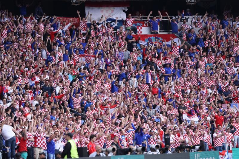 Slavlje igrača i navijača nakon pobjede nad Turskom. Photo: Sanjin Strukić/PIXSELL Slavlje igrača i navijača nakon pobjede nad Turskom. Photo: Sanjin Strukić/PIXSELL