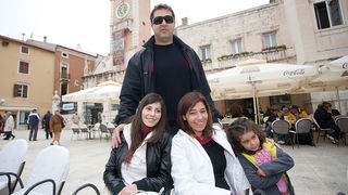 Top model Lorena Dias Terezinho i njena sestra Mara Dias, pronašle davno izgubljenu obitelj u Bibinjama, foto: Leo Banić Top model Lorena Dias Terezinho i njena sestra Mara Dias, pronašle davno izgubljenu obitelj u Bibinjama, foto: Leo Banić