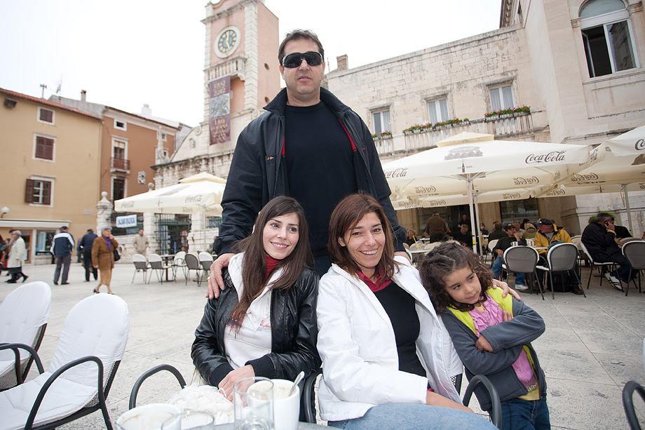 Top model Lorena Dias Terezinho i njena sestra Mara Dias, pronašle davno izgubljenu obitelj u Bibinjama, foto: Leo Banić Top model Lorena Dias Terezinho i njena sestra Mara Dias, pronašle davno izgubljenu obitelj u Bibinjama, foto: Leo Banić