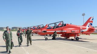 Akrobatska grupa Red Arrows u posjetu Krilima Oluje u Zemuniku