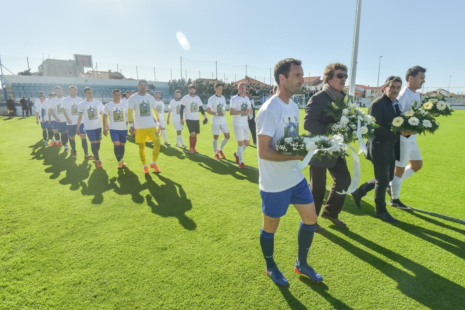 Igrači i navijači NK Zadar obilježili 10. obljetnicu tragične smrti Hrvoja Ćustića Igrači i navijači NK Zadar obilježili 10. obljetnicu tragične smrti Hrvoja Ćustića