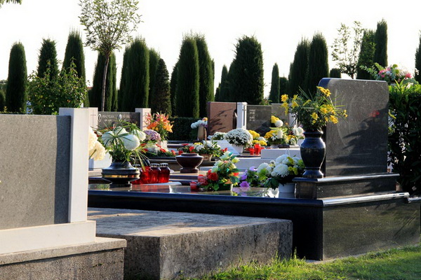 Blagdan Svih svetih na Gradskom groblju Zadar, Foto: Iva Perinčić Blagdan Svih svetih na Gradskom groblju Zadar, Foto: Iva Perinčić